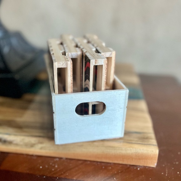 Mini Pallet & Crate Coaster Set red black waves print. 4 Coasters W/ Crate - Picture 4 of 6